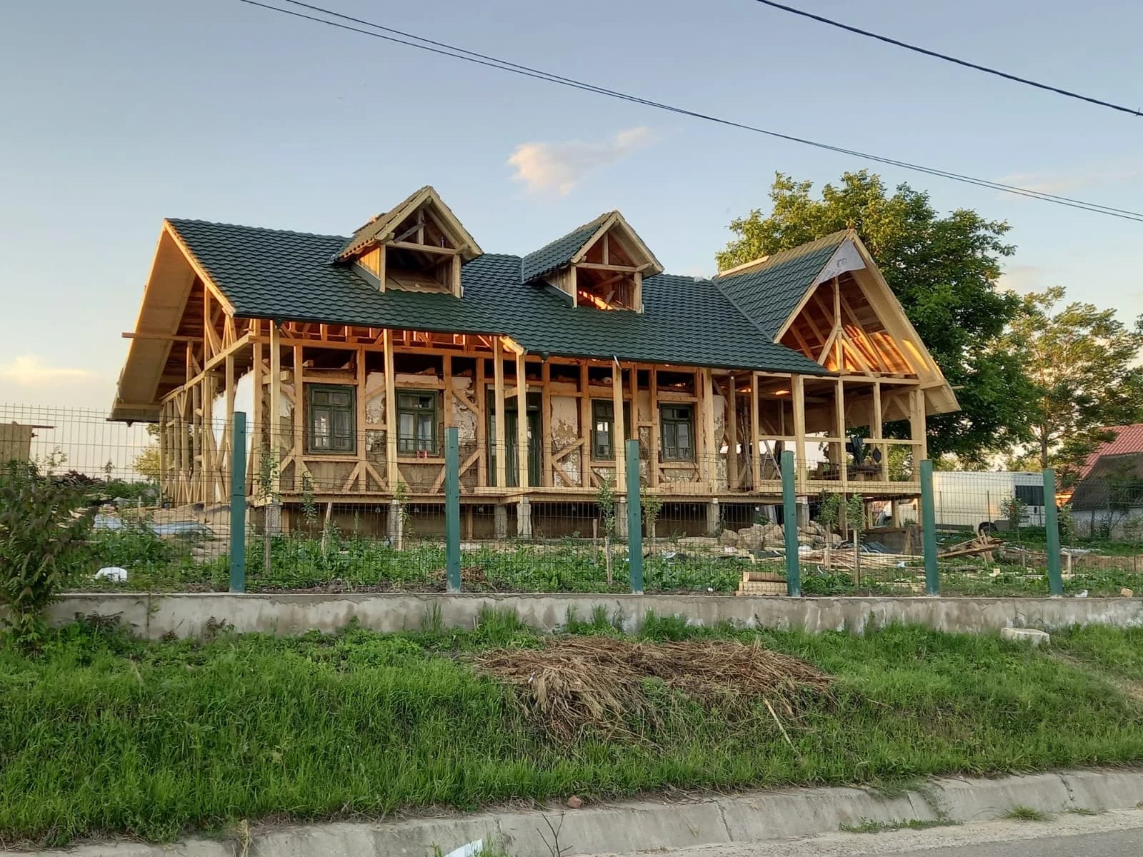 Dulgherie profesională — șarpantă lemn pentru acoperiș