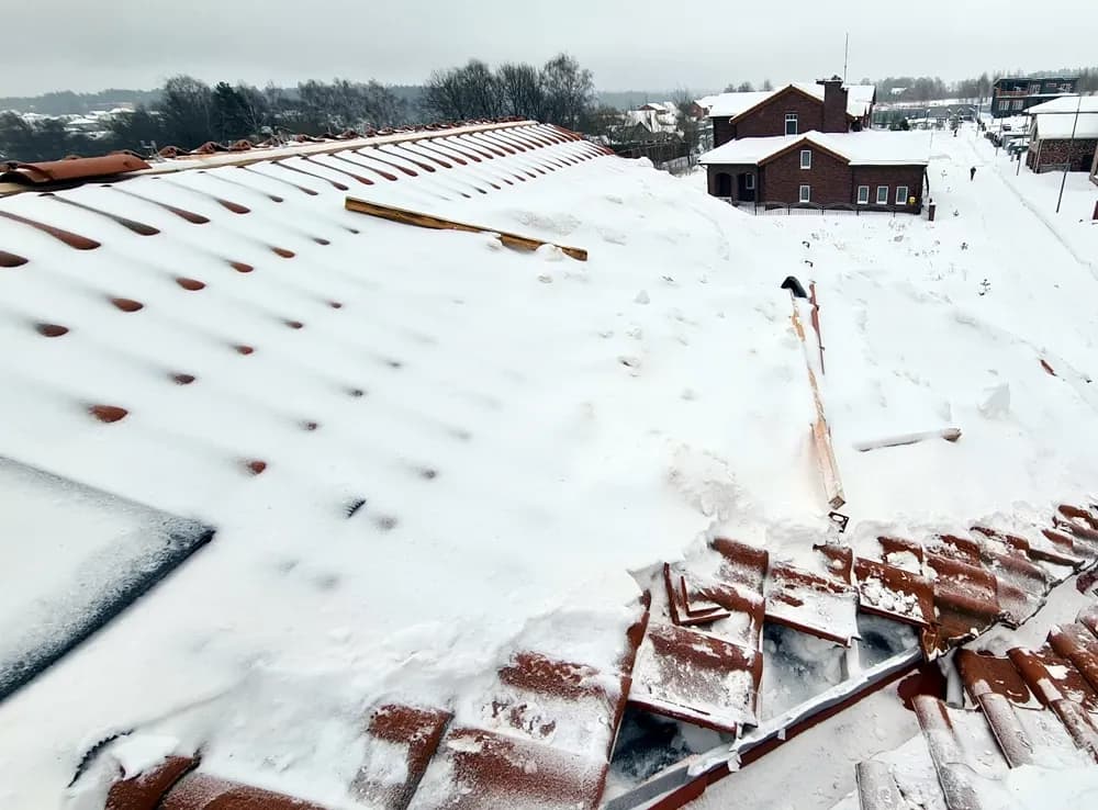 Acoperiș în condiții de iarnă — inspecție și reparații