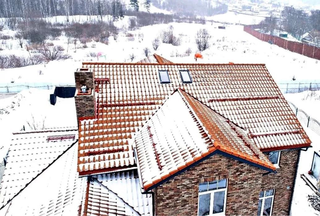 Acoperiș cu ferestre de mansardă Velux — Acopvest